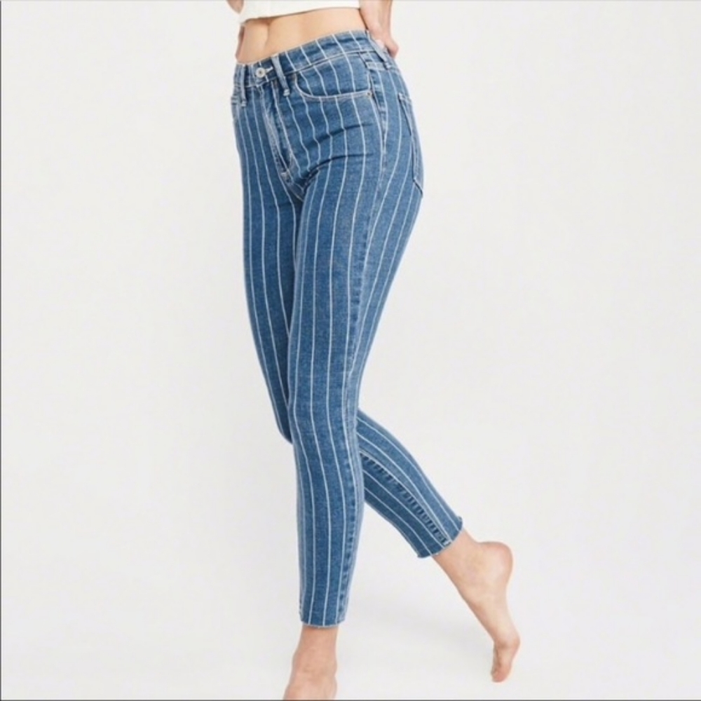 ABECROMBIE High Rise Jeans. - Picture 4 of 4